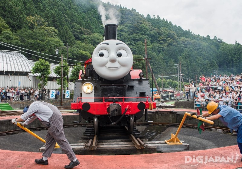 汤玛士小火车出发!搭乘大井川铁道sl蒸气火车,饱览山间无限绝景!