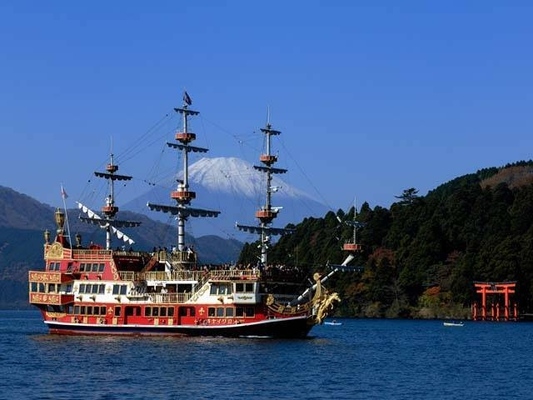 lake ashinoko pirate cruise